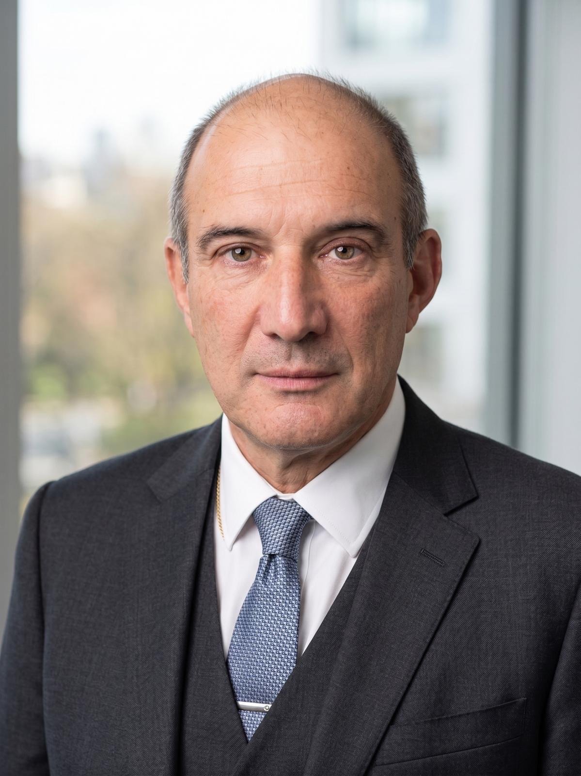 Dr. Gerardo Amilivia
